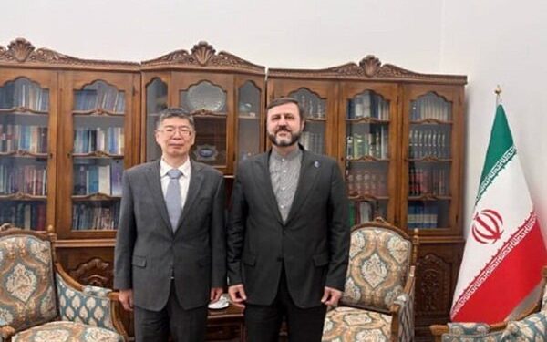 ایران و چین: تأکید بر گسترش همکاری‌ها در آینده‌ای نزدیک