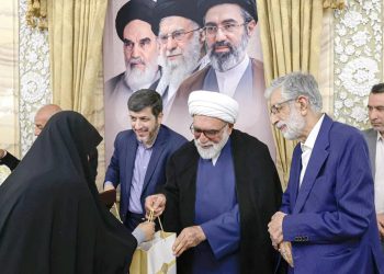 تجلیل از ۶۰ نخبۀ مدالآور المپیادهای علمی و برترینهای کنکور در مشهد