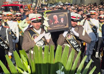 تشییع پیکر پدر شهید سپهبد موسوی در قم برگزار شد